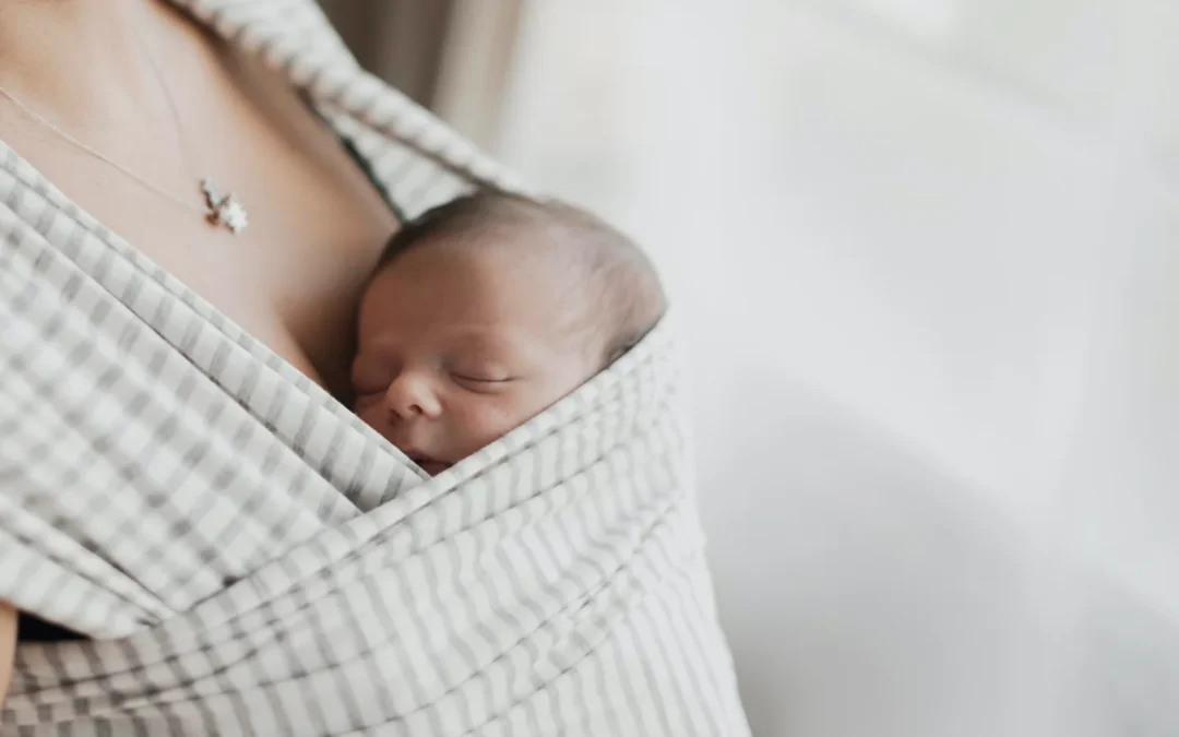 Le portage : pourquoi et comment choisir l&rsquo;écharpe idéale pour votre bébé ?
